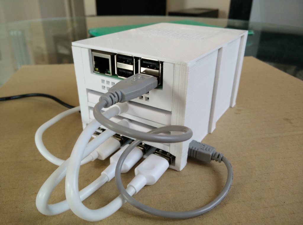 The finished NAS featuring a Raspberry Pi 2