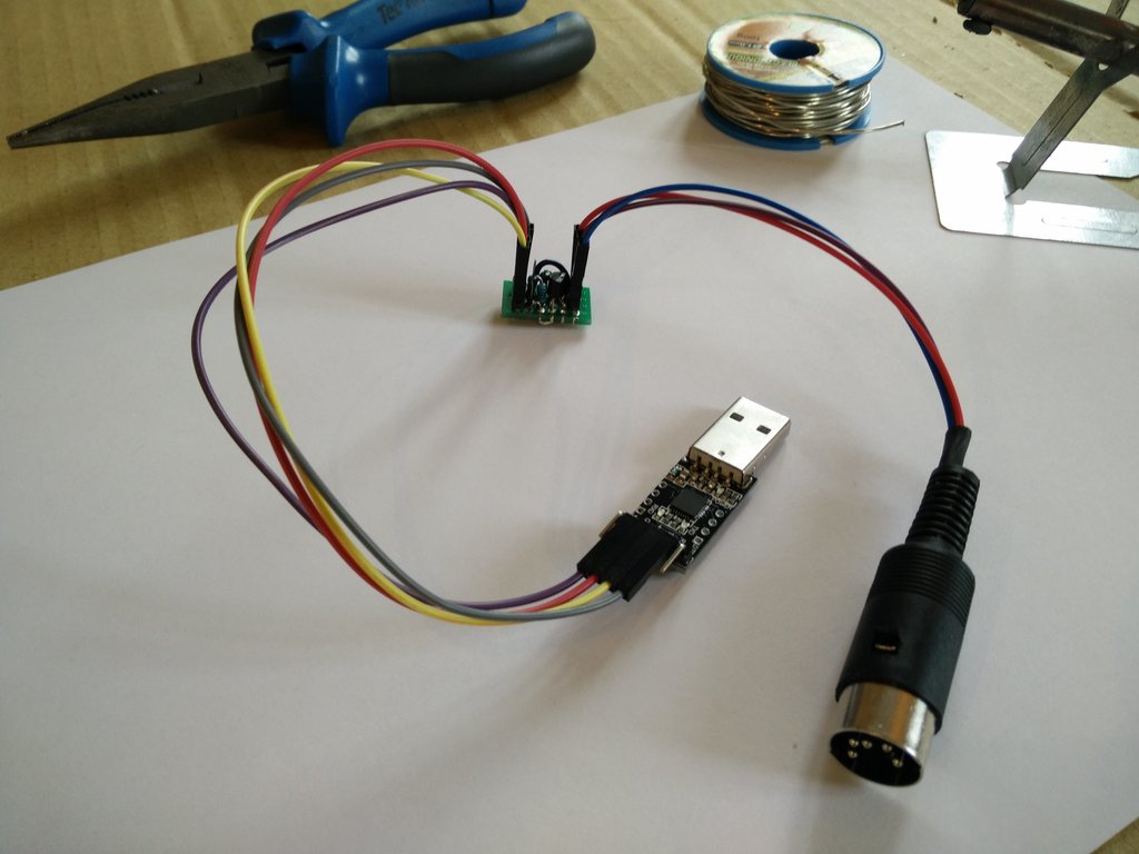 The USB to Minitel cable soldered and ready to connect